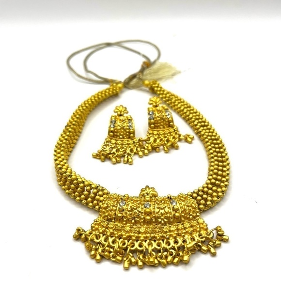 Beautiful Gold Tone Seed Bead Necklace and Earrings Set Adjustable Necklace - Picture 1 of 12